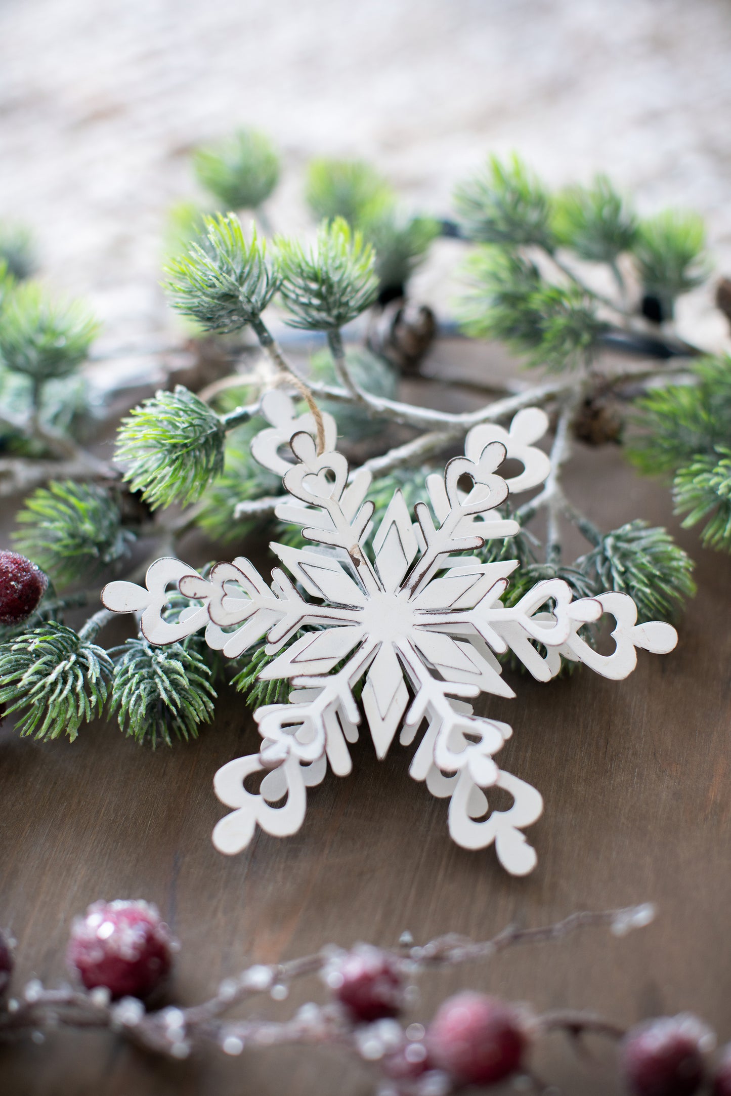 6.3x1.8x6.7" Iron Snowflake Hanger, Decorative Hanging Ball Christmas Tree Ornaments for Holiday Party Decorations, Set of 6