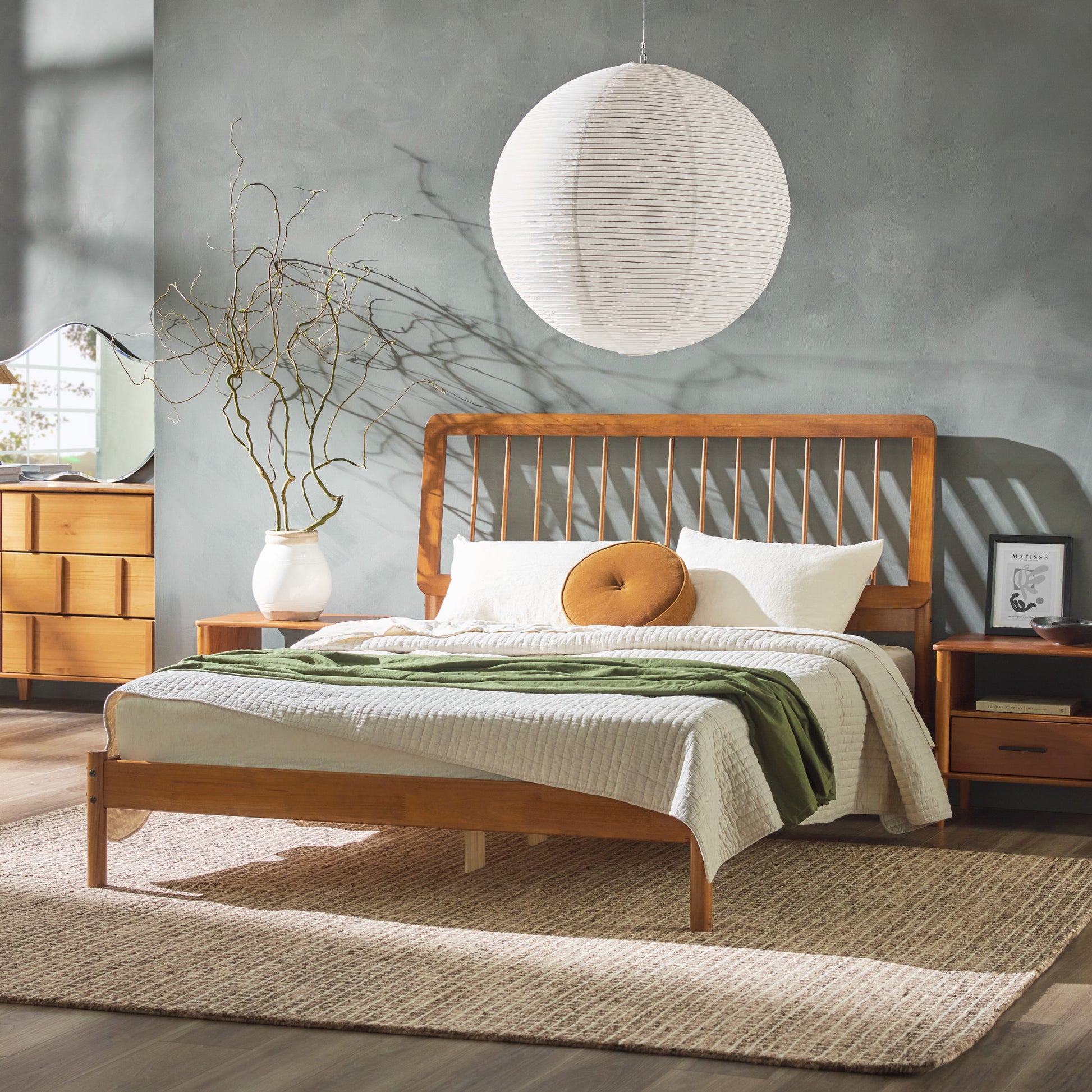 Mid-Century Modern Solid Wood Queen Spindle Bed – Caramel