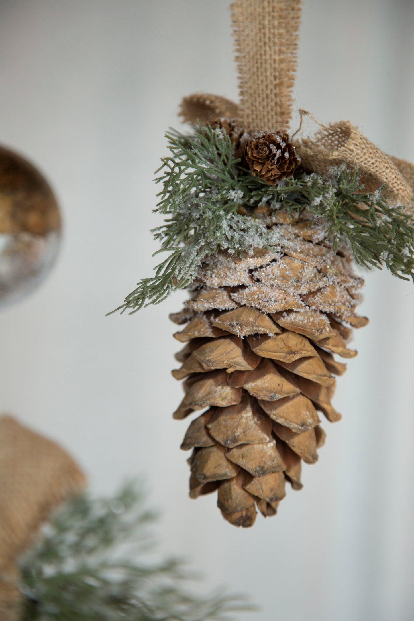 5x4.5x7" Pinecone With Burlap Hanger, Christmas Tree Ornaments for Holiday Party Decorations, Set of 6