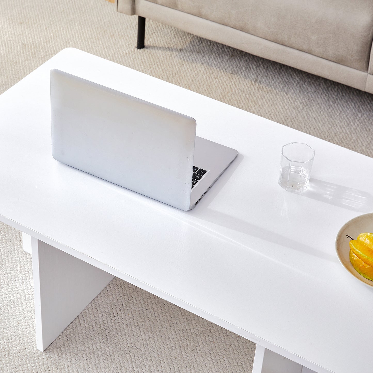 A modern and practical white coffee table. The coffee table is made of medium density fiberboard material, Suitable for living room, bedroom, and study. CT-2O