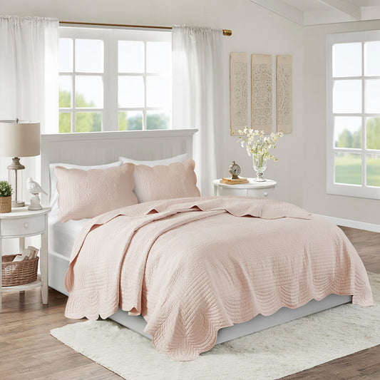 3 Piece Reversible Scalloped Edge Quilt Set