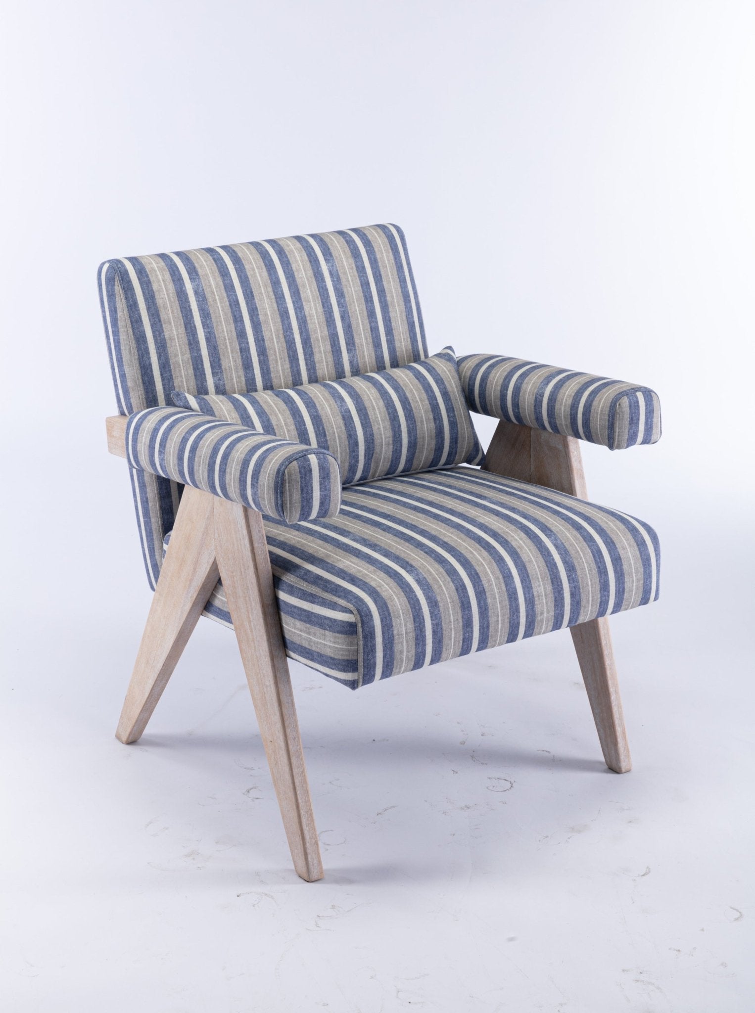 Accent chair, KD rubber wood legs with black finish. Fabric cover the seat. With a cushion.Blue Stripe - Groovy Boardz