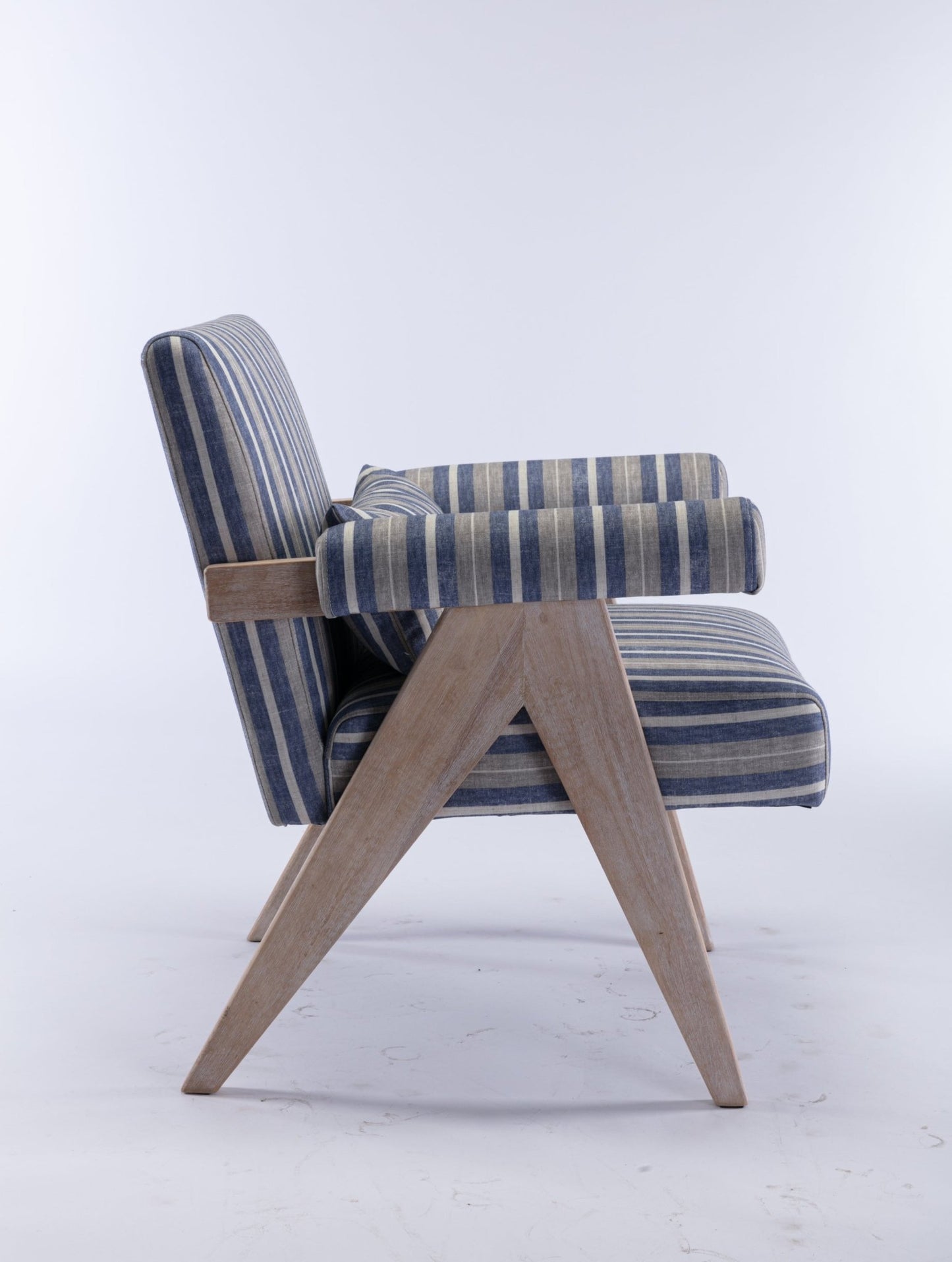 Accent chair, KD rubber wood legs with black finish. Fabric cover the seat. With a cushion.Blue Stripe - Groovy Boardz