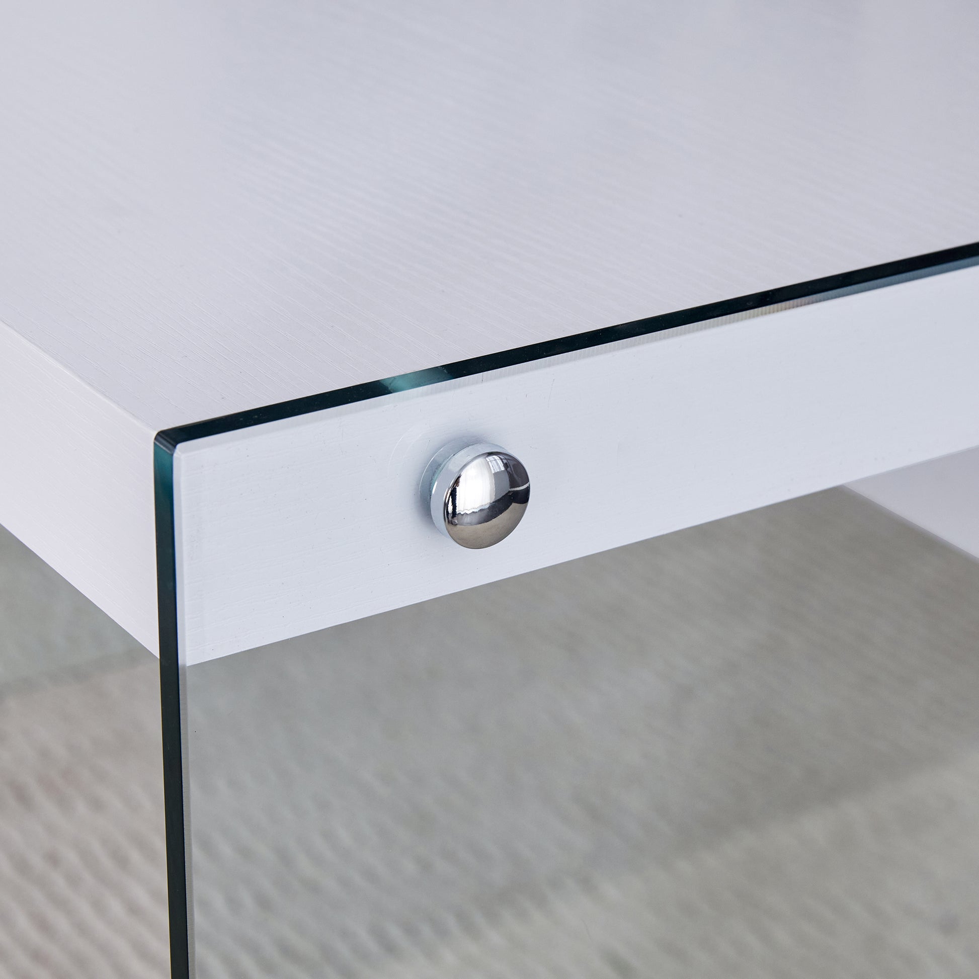 The top of the coffee table is made of MDF and white stickers, and the sides are clear tempered glass. The design is simple and elegant, and the structure is strong.