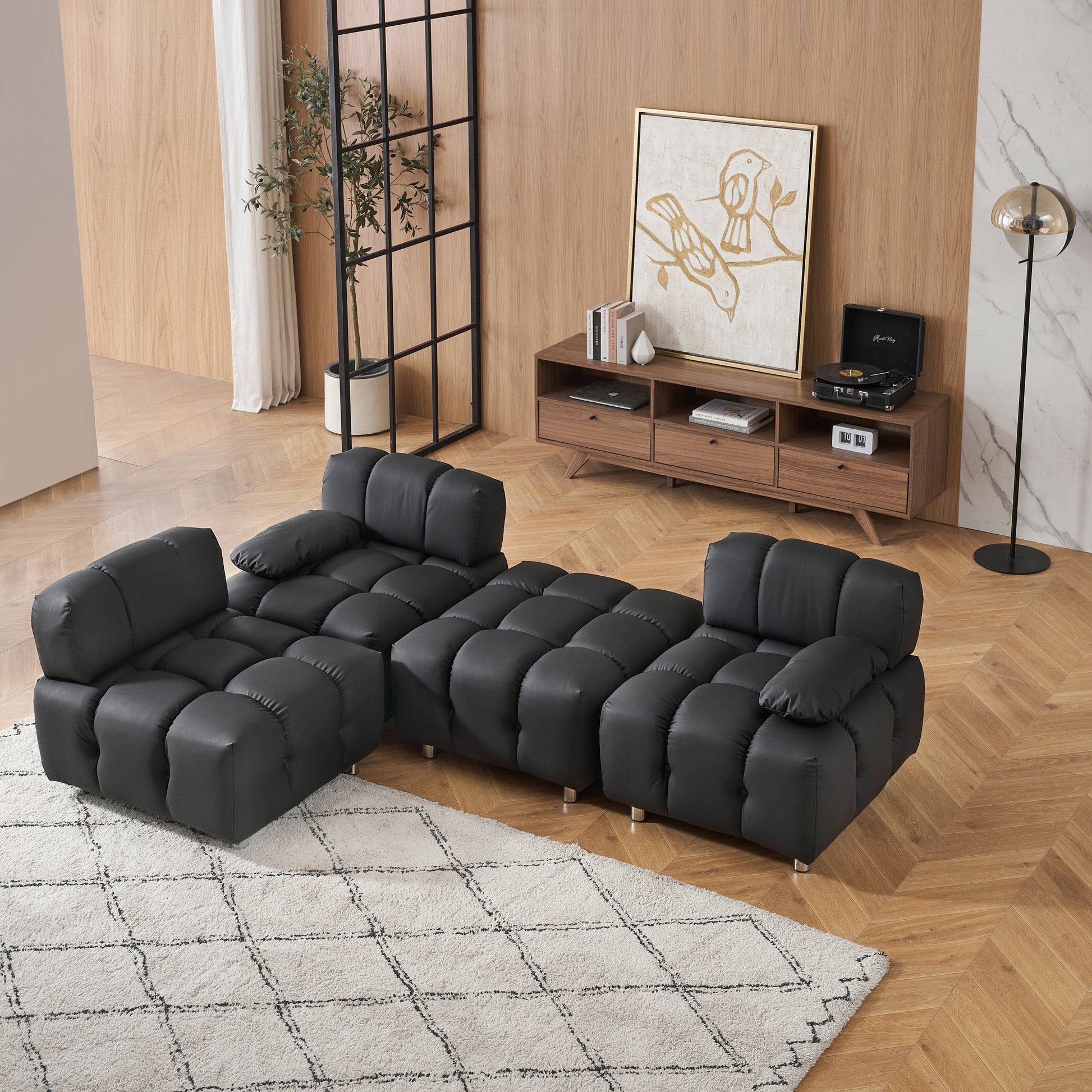 A 90.60-inch technology cloth black sofa, waterproof, stain and cat scratch resistant, can comfortably sit in the apartment bedroom without taking up space.